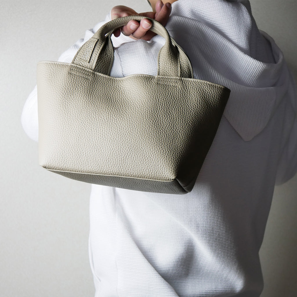 BR702/Emboss Mini Tote – LEZALI Official（レザリオフィシャル 
