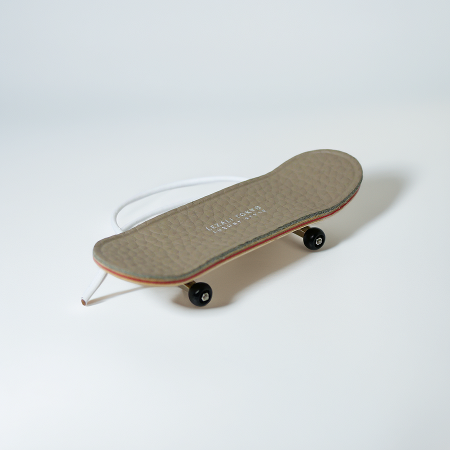 BR511 / Skateboard charm